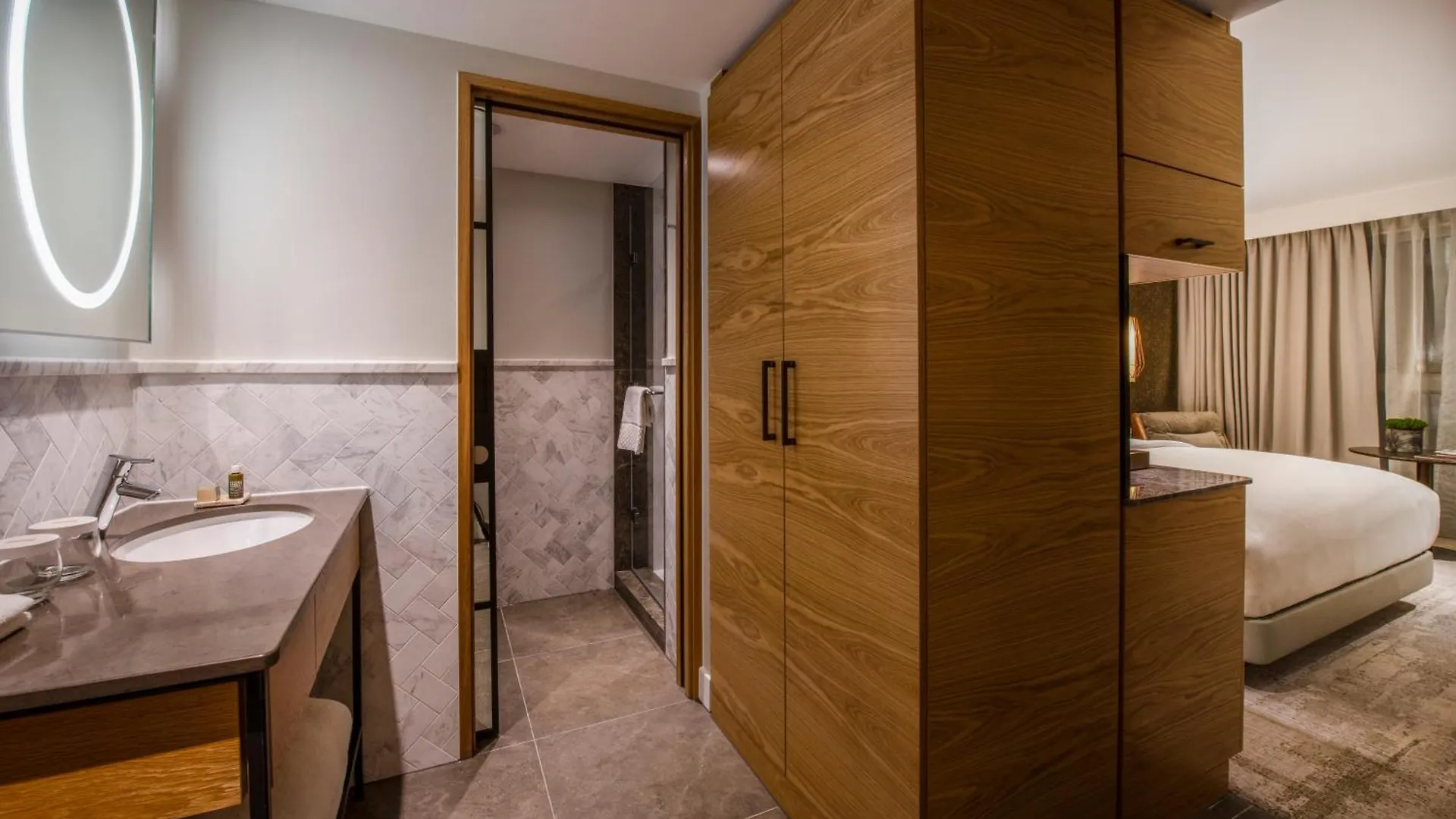 Lincoln Plaza Hotel London, Curio Collection By Hilton