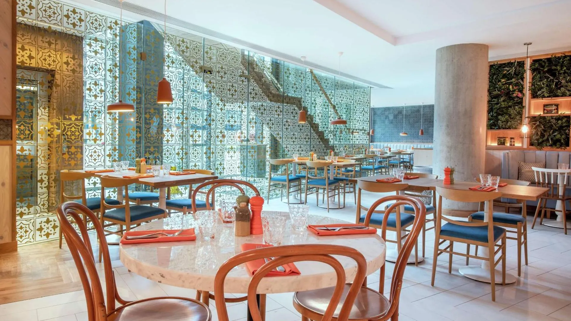 Lincoln Plaza Hotel London, Curio Collection By Hilton